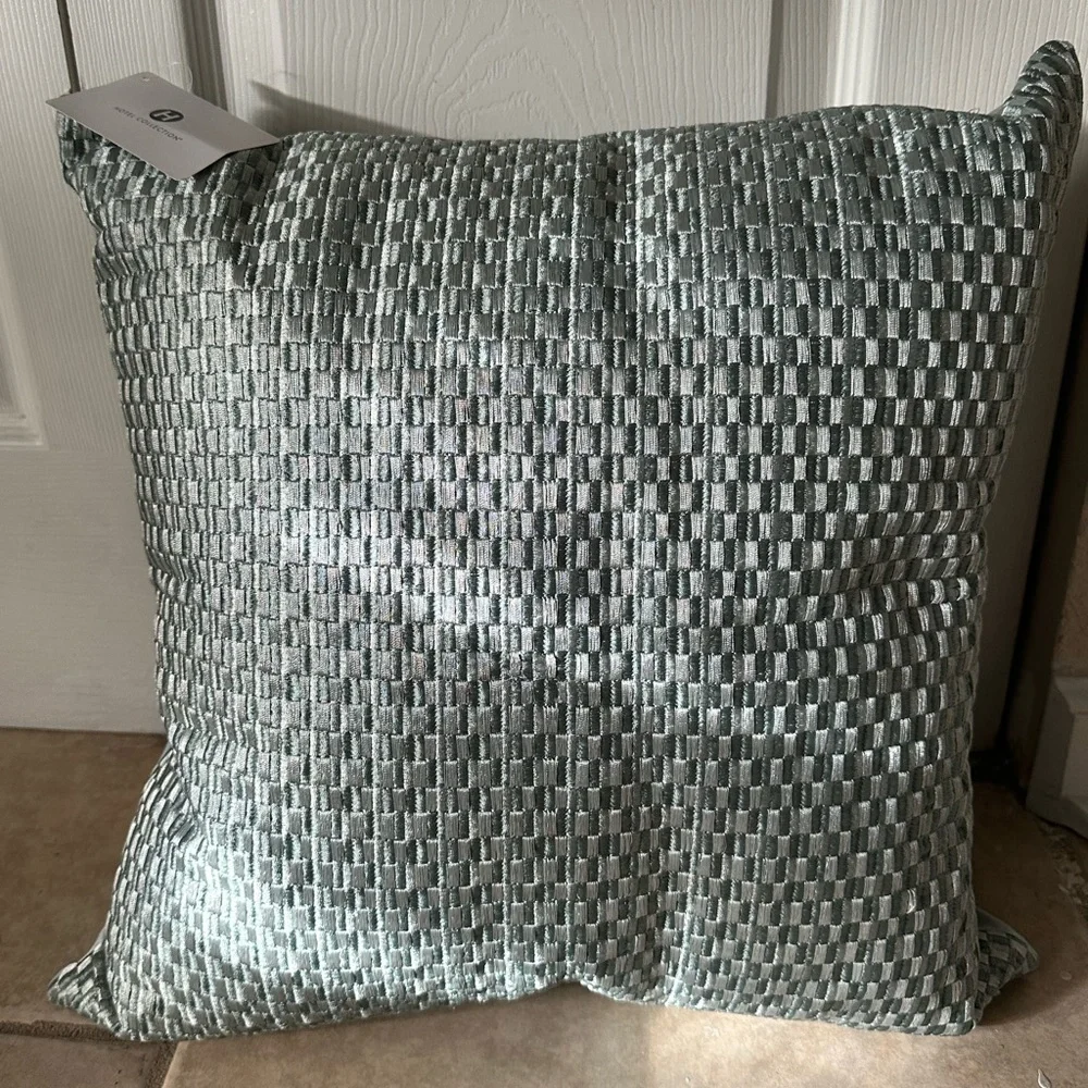 Hotel Collection 18 x 18 teal layered frame pillow NWT